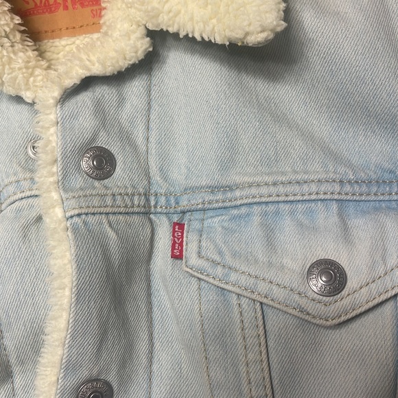 Levi Vintage sherpa trucker jacket size medium - Picture 3 of 5
